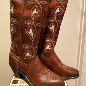 Vintage western boots size 6 Wrangler, 2 1/2” heel.